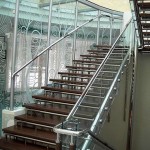 Лестница из стекла и железа